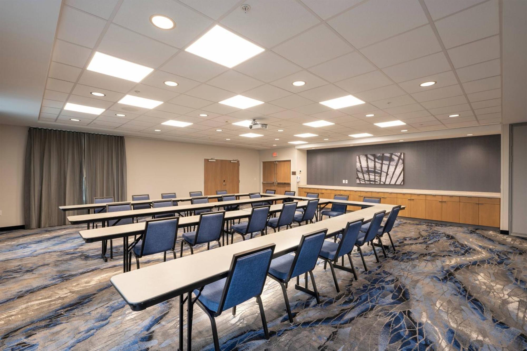 Fairfield & Hotel 2*