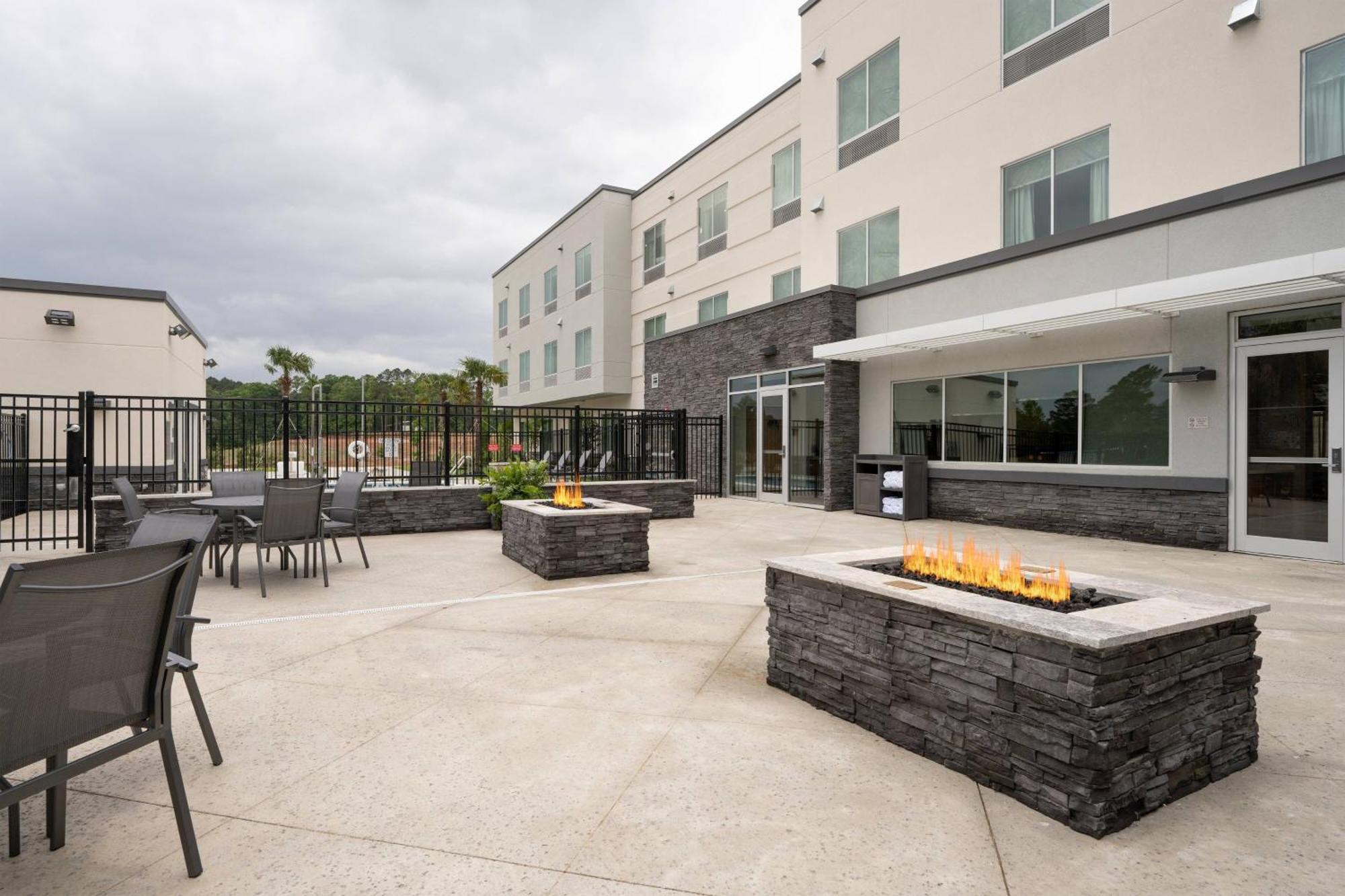 Fairfield & Hotel 2*